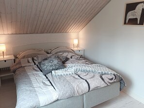 2 bedrooms, desk, travel cot, free WiFi