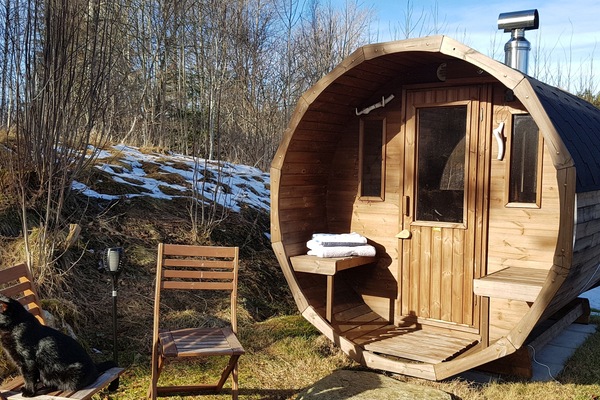Holzbeheizte Sauna auf dem Nachbargrundstück, nutzbar gegen Gebühr