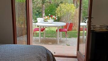 Chambre Double Supérieure, animaux de compagnie acceptés, vue jardin | Literie hypoallergénique, mini-bar avec articles gratuits