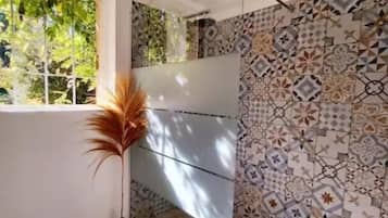 Comfort Studio, 1 Double Bed with Sofa bed, Pets Allowed, Garden View | Bathroom | Shower, rainfall showerhead, hair dryer, towels