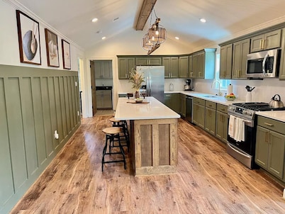 Exquisite furnished rental in Downtown Aiken! 