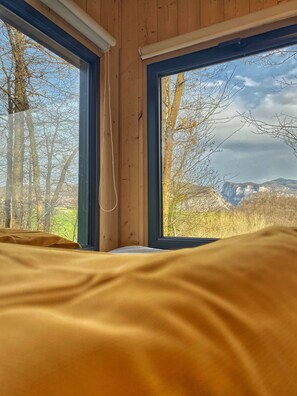 1 bedroom, bed sheets