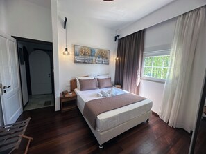 2 bedrooms, in-room safe, desk, iron/ironing board - 163sqm Family villa, 7min walk to the beach, 2.500sqm of garden, sea view (Ierapetra)