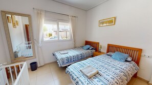 3 bedrooms, iron/ironing board, free WiFi, bed sheets