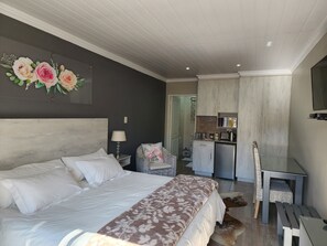 Room - 92 Schnehage Cres (Bloemfontein)