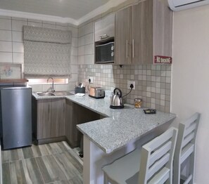 Private kitchen - 92 Schnehage Cres (Bloemfontein)