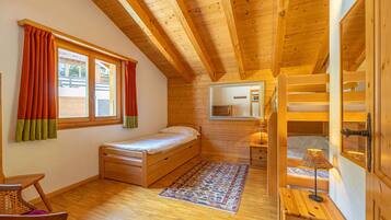 4 bedrooms, free WiFi, bed sheets