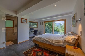 4 bedrooms, free WiFi, bed sheets