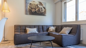 A modern living room with a sectional sofa, a round coffee table, and a shaggy rug. - Ecluses 6 - Nendaz centre & close to ski lift (Haute-Nendaz)