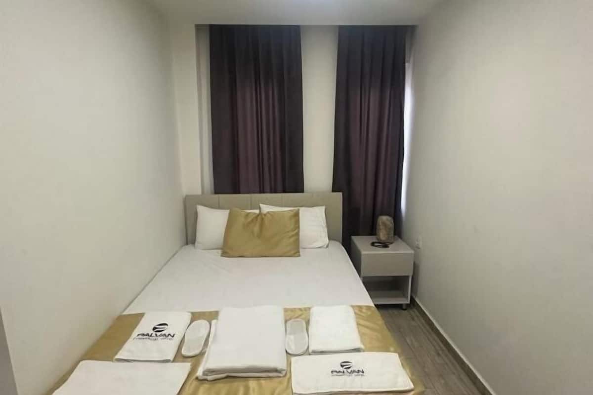 1 Schlafzimmer, Schreibtisch, Bügeleisen/Bügelbrett, kostenloses WLAN