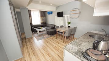 1 habitación, escritorio, tabla de planchar con plancha y wifi gratis