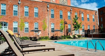 2 Bedroom Historic Brick Getaway with Wifi