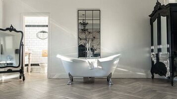 尊贵套房 | 浴室 | 免费洗浴 用品、吹风机