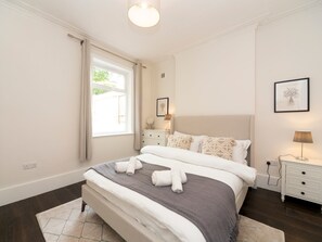 2 bedrooms, iron/ironing board, free WiFi, bed sheets - Elegant & Modern 2 Bed Flat Near Greenwich Park - Pass the Keys (London)