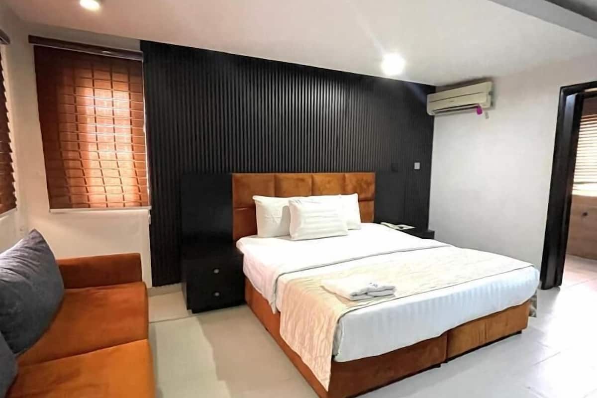 1 bedroom, memory foam beds, individually furnished, desk