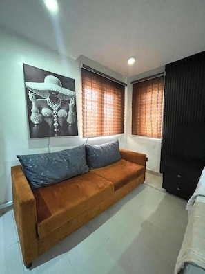 Habitación | 1 habitación, camas con efecto memoria, muebles diferentes y escritorio