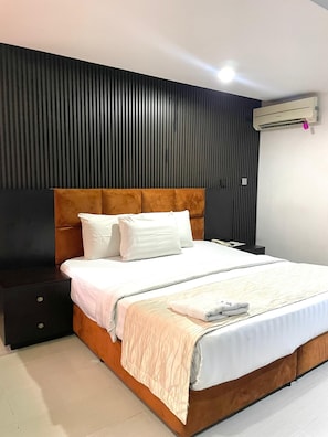 Habitación | 1 habitación, camas con efecto memoria, muebles diferentes y escritorio