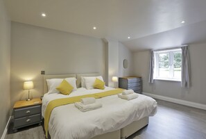 10 bedrooms, iron/ironing board, free WiFi, bed sheets