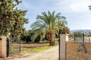 Property grounds - Villa Michaela - Three Bedroom Villa, Sleeps 6 (Latchi)
