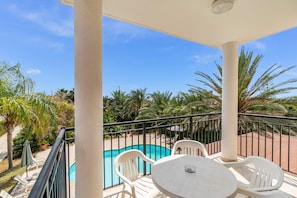Outdoor dining - Villa Arkadia by Ezoria Villas (Peyia)