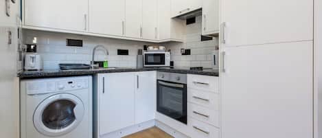 City Apartment | Private kitchen | Full-size fridge, microwave, oven, stovetop