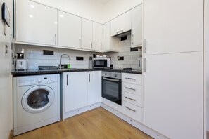 Leilighet – city | Eget kjøkken | Kjøleskap, mikrobølgeovn, ovn og kokeplater