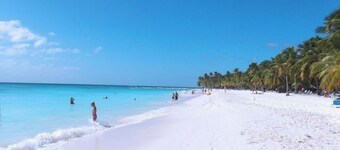 PRIVATE HOUSE+HEATED POOL+BBQ+A/C+WIFI+HOT WATER+PET FRIENDLY, IN SANTO DOMINGO