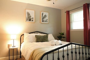 3 bedrooms, iron/ironing board, WiFi, bed sheets