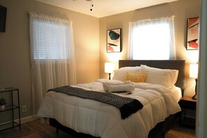 3 bedrooms, iron/ironing board, WiFi, bed sheets