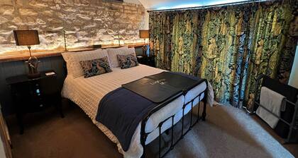 Byre Cottage - 5 Stone Cattle Shed Conversion