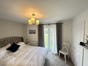 2 bedrooms, iron/ironing board, travel cot, free WiFi