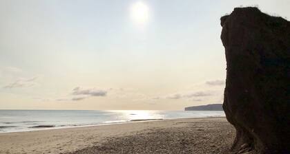 Stunning Coastal Cottage - Sleeping 5 in 2 Bedrooms - Pool and Beach Access Included.