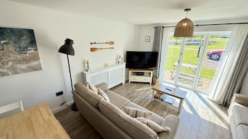 Smart TV, table tennis