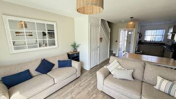 Smart TV, table tennis