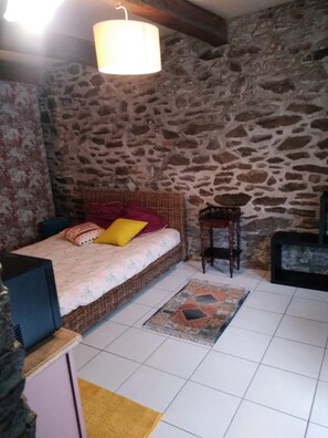 1 bedroom, WiFi, bed sheets