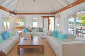 Smart TV - CRYSTAL DREAM by WIMCO St. Barth Properties (St. Jean Beach)