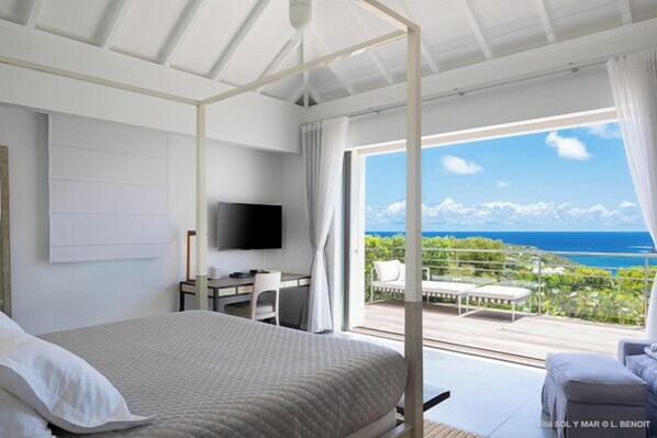 5 bedrooms, desk, WiFi