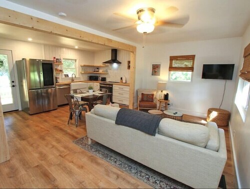 Charming and cozy cottage in Davidson, NC