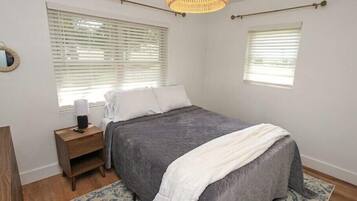 2 bedrooms, desk, iron/ironing board, travel crib