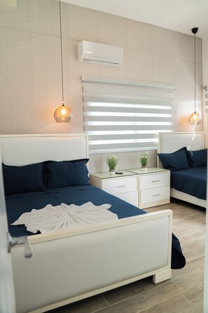 5 bedrooms, iron/ironing board, WiFi, bed sheets