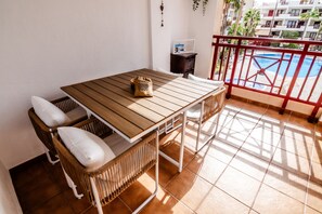 Outdoor dining - Mambo Palm-Mar apartment (Palm-Mar)