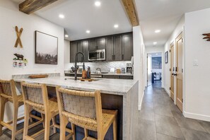 Fridge, microwave, stovetop, dishwasher - Family-Friendly Condo w/ Mtn Views in Keystone! (Keystone)