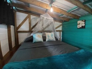 2 bedrooms, in-room safe, free WiFi, bed sheets - Cozy Casita Margarita - w/private dock with sunset views over the bay. (Bocas del Toro Province)