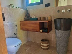 Shower, hair dryer, towels, soap - Lexotique Cottage (Solliès-Pont)