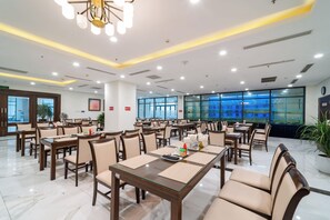 Free daily buffet breakfast