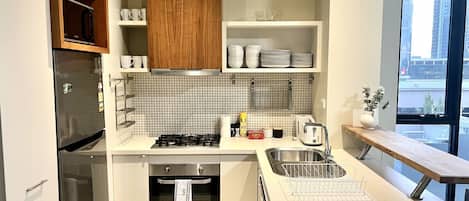 Refrigerador, microondas, horno y parrilla de estufa