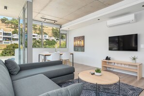 Appartement luxueux | Aire de séjour | Téléviseur connecté, services de diffusion en continu