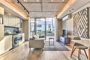 City Studio, 1 Double Bed, City View | In-room safe, individually decorated, individually furnished