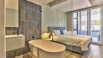 Căn hộ có thiết kế đặc sắc | Két bảo mật tại phòng, trang trí khác biệt