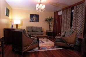 Deluxe Suite | In-room safe, iron/ironing board, free WiFi, bed sheets - Hotel Du Lac Macaé (Macaé)